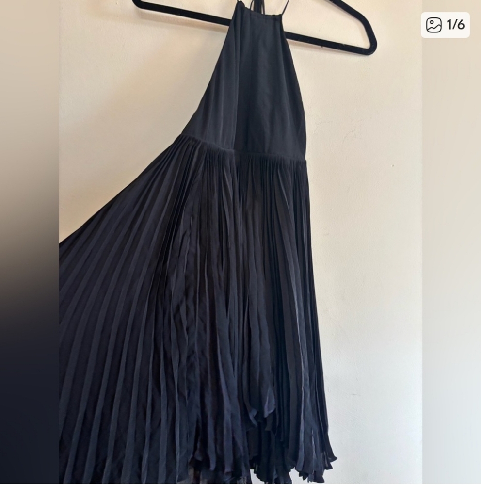 544-Alice + Olivia 💯 Silk Black Asymmetrical Dress
